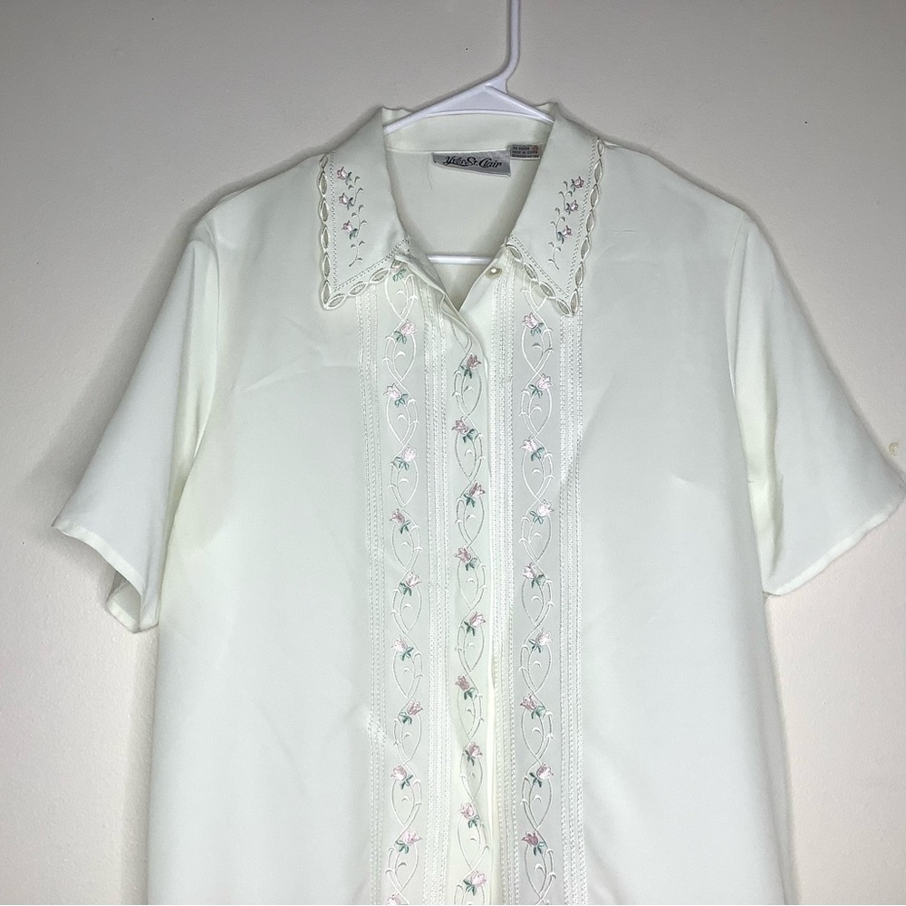 < Vtg Yves St. Clair Ivory Button Down With Floral Detail > - Picture 2 of 5